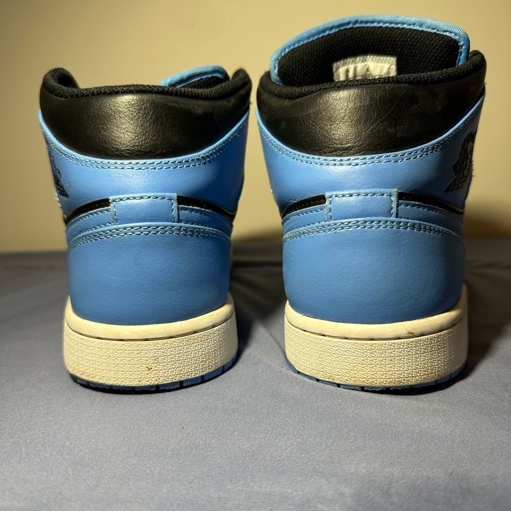 Jordan 1 Mid - Picture 2 of 5
